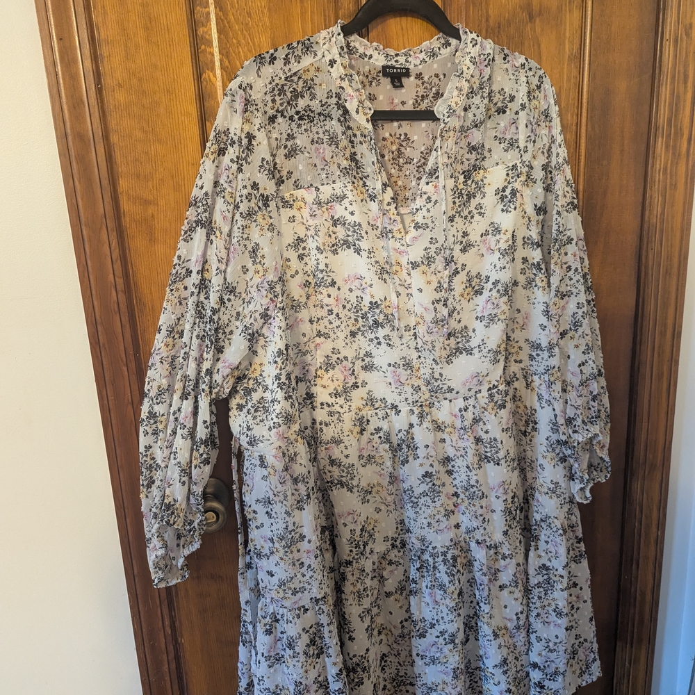 Torrid Size 5 Floral Print Long Sleeve Midi Dress